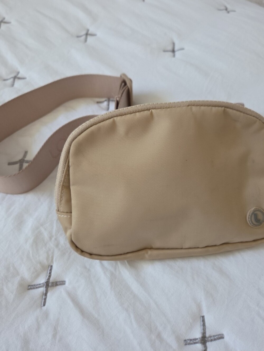 Lolë Cream Belt Bag, adjustable belt strap, zippered top with mesh pockets insid